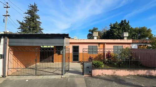 Casa 5 ambientes jardin y patio pje p fernandez al 500 barrio diza