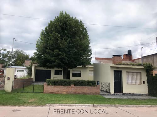 Casa 4 amb en san luis con local ventapermuta por capital fedederal en San Luis — foto 1