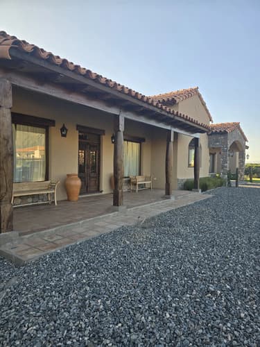 Casa estilo colonial en la estancia de cafayate inmejorable ubicacion y vistas alquiler o venta