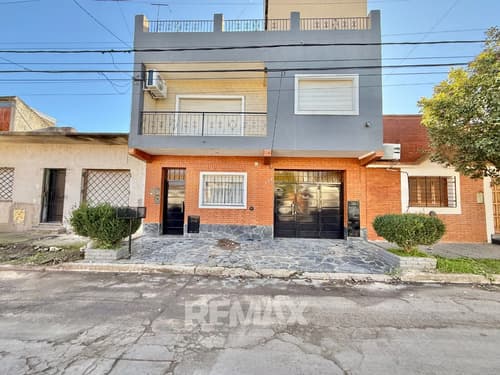 Venta dpto 3 amb con patio y cochera pb zarate