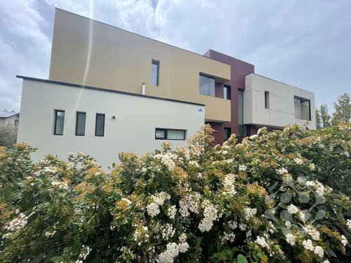 Moderna casa en alquiler permanente diseno unico amplio jardin y gran luminosidad