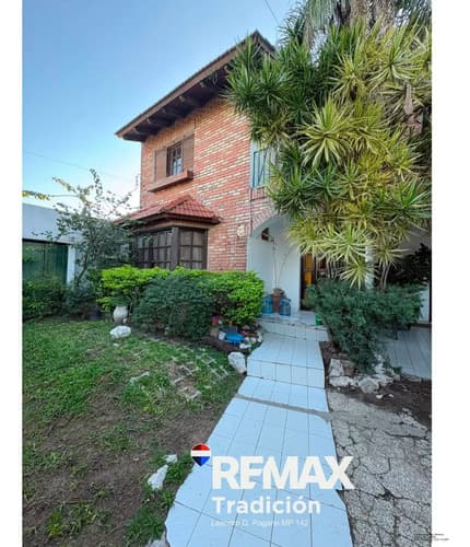 Hermosa casa en duplex sobre av hernandarias