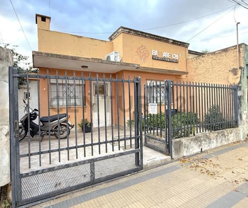 Casa 2 dormitorios en zona privilegiada venado tuerto