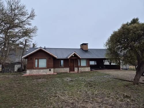 Excelente casa sobre lote 3000 m2 muebles y equipos en Esquel — foto 1