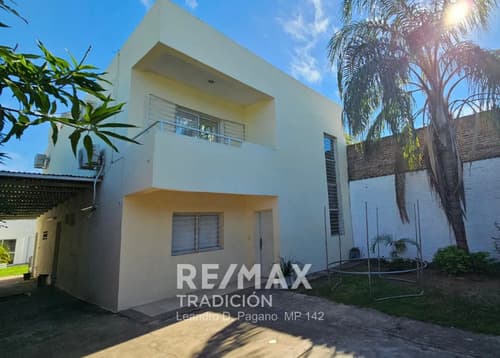 Casa con salon comercial en venta barranqueras