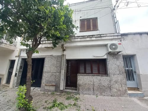Vendo departamento planta alta 2 dormitorios a 50 metros de avenida avellaneda