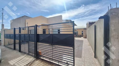 En venta casa de 3 dormitorios barrio bardas del sol plottier en Plottier — foto 1