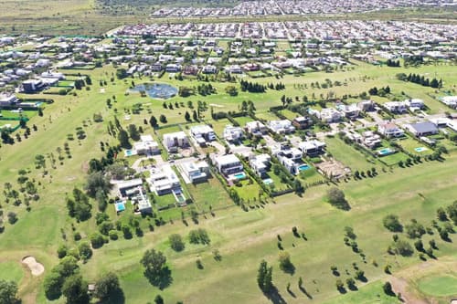 Lote central en venta en la cascada golf en Córdoba Capital — foto 1