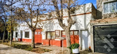 Casa en venta 3 dorm con local tucuman 400 b santa rosa cipolletti rio negro