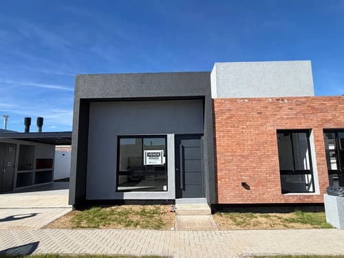 Duplex en pb 2 dorm lote de 180 m2 en brisas de manantiales en Córdoba Capital — foto 1