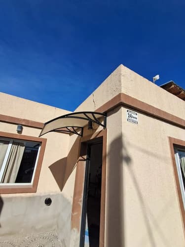 Casa amplia con salida a dos calles permuta por depto en flores o floresta en Rawson — foto 1