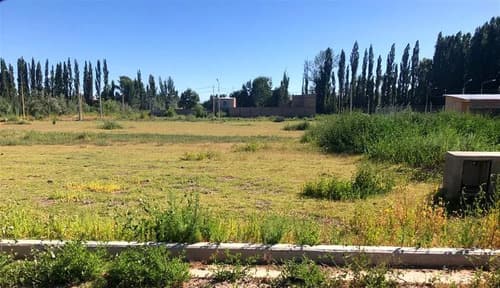 Terreno de 400 mts2 con todos los servicios y excelente ubicacion ciudad de centenario neuquen en Centenario — foto 1