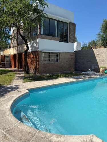 Venta casa 3 dorm pileta apto credito barrio golf villa allende en Villa Allende — foto 1