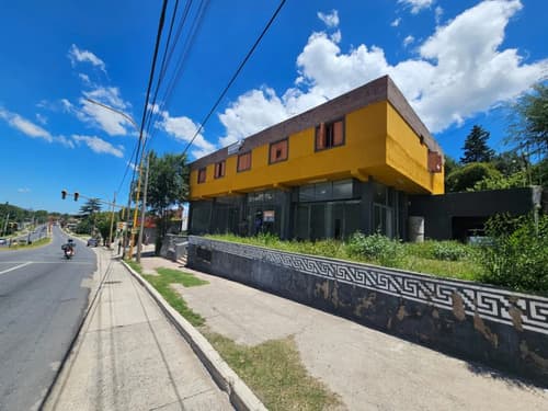 Venta casa 5 dormitorios cosquin con cochera