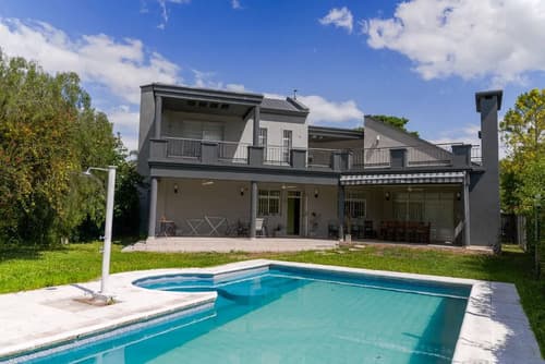 Hermosa gran casa con pileta en zona norte parana